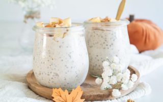 Cinnamon roll overnight oats