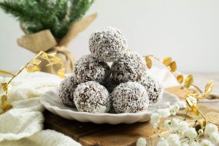 Gingerbread bliss balls